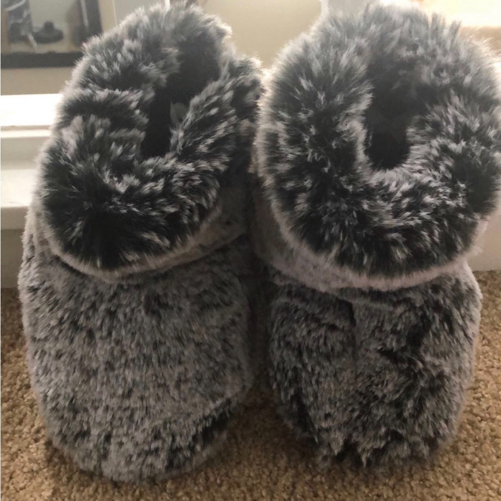 New!! Toddler sleepers size 7